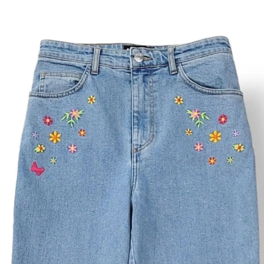 New Minga London High Rise Crop Flare Embroidered Flowers Light Wash Denim 2/26 — image 4 of 8